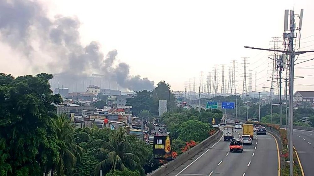 Api Mengamuk di Bawah Tol! Geger Jakarta! - Kaltimtuntas